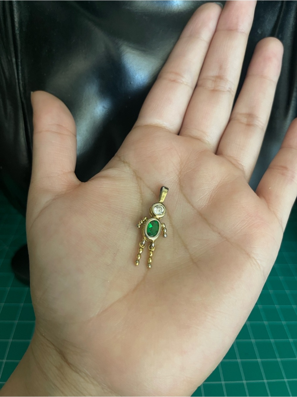 Sterling silver Gold tone child emerald green circle cut gem pendant